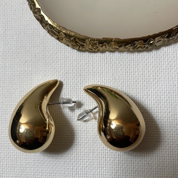 Zara Tear Drop Bottega Gold Earrings - Picture 10 of 16